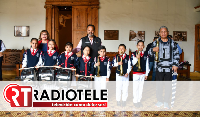 Julio Arreola entrega instrumentos a bandas de guerra escolares y comunitarias en Pátzcuaro