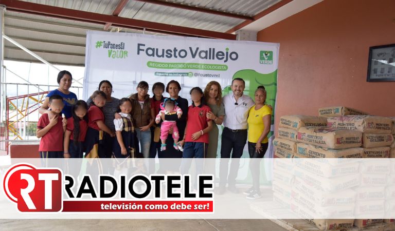 Entrega Fausto Vallejo Mora apoyo a la primaria Benito Juárez de la colonia Loma Bonita