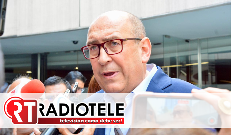 Entrevista al Diputado Federal y Coordinador Parlamentario del PRI, Rubén Moreira, con representantes de medios de comunicación, en el Senado de la República