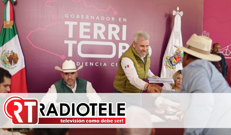Bedolla revisa propuestas de rehabilitación de caminos rurales en audiencia pública en Acuitzio
